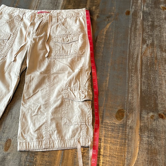 Juniors Unionbay Khaki Cargo Capris - Picture 6 of 12